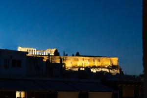 Book Homes Athens - Attic side Acropolis View - 4hvězdičkové hotely ve městě Atény