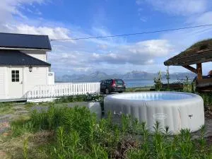 House with Whirlpool - Sortland