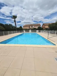 Villa dans résidence avec piscine , stationnement proche de la mer - Vendres