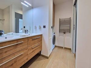 Appartements Sublime appartement 4 etoiles neuf T3 aPuteaux 61m2 proche La Defense, 10m2 de terrasse avec magnifique vue : photos des chambres