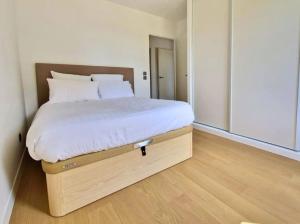 Appartements Sublime appartement 4 etoiles neuf T3 aPuteaux 61m2 proche La Defense, 10m2 de terrasse avec magnifique vue : photos des chambres