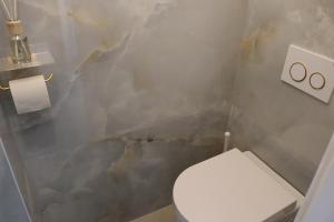 NEW City Terrace Apartment And Open Kitchen