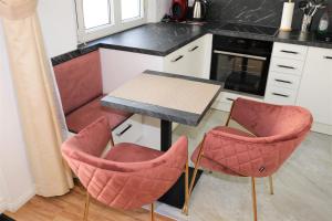 NEW City Terrace Apartment And Open Kitchen