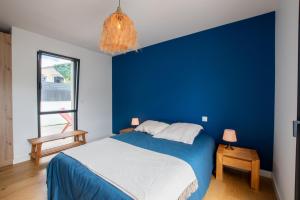 LA CONTEMPORAINE au calme avec sa piscine, wifi fibre, 8 personnes