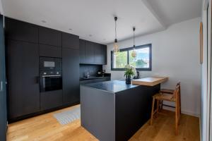 Villas LA CONTEMPORAINE au calme avec sa piscine, wifi fibre, 8 personnes : photos des chambres