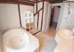 Appartements Grande maison de ville, 2 chambres : photos des chambres