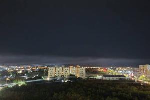 Hermoso apartamento con vista al mar y la ciudad