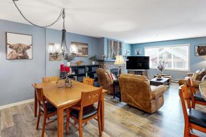 Trappers Crossing 10