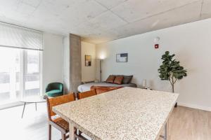 Downtown Chic New Studio Oasis Close to it All