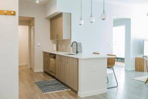 Luxe Dog-Friendly 2BR Condo with Pool and Playground