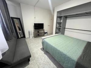 8 VENATOR House Boutique