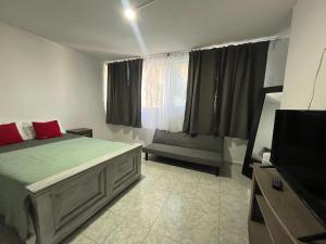 8 VENATOR House Boutique