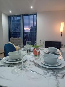 City Centre Apartments, Free Parking - Quality City