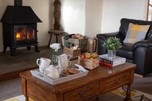 PLAS IWRWG GRANARY - Stunning Barn Conversion based in North Wales