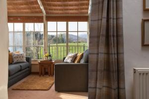 PLAS IWRWG GRANARY - Stunning Barn Conversion based in North Wales