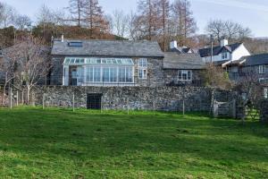 PLAS IWRWG GRANARY - Stunning Barn Conversion based in North Wales