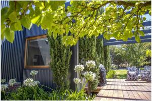 Thunderbird Retreat - Premium Luxury Accommodation