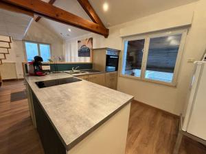 Mini-Loft, terrasse 24m2, Internet Haut-débit, garage privé et place de parking