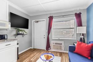 Sunset Beach Suites at Madeira Beach! Steps to Beach & Restaurants! - Suite 2