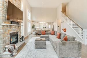 BBQ-Ready Deck: Lake Harmony Home w Fire Pit