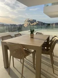 White luxury apartment - 卡尔季察