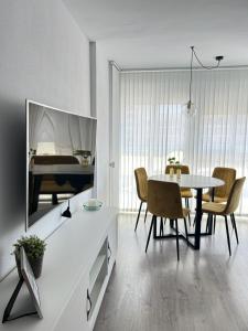 Diana Apartment - Terrace and Pool - 80m from the Beach