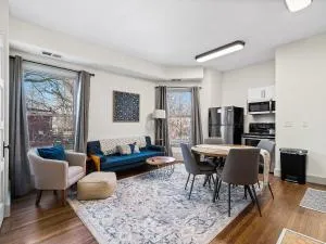 Carriage Manor - Sun Soaked 1BR - Close to CCF - Bratenahl