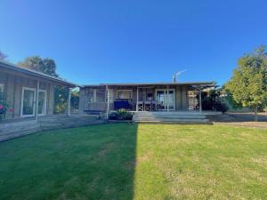 Genuine Kiwi Bach- Stay Waiheke - 4hvězdičkové hotely ve městě Oneroa