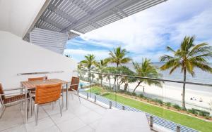 Fairshore 38 Beachfront Balcony