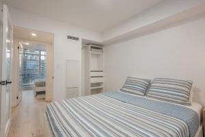 Cozy 2BR Apartment Close to CN Tower