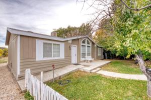 Sandstone Villa - wifi, BBQ, patios