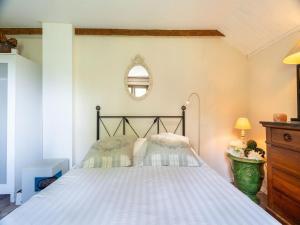 Maisons de vacances Holiday Home in Laroque with Private Pool : photos des chambres