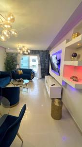 Luxury 5 Beds Penthouse - Private Jacuzzi & Karaoke Bar & Free Parking