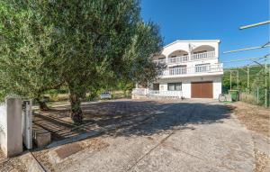 Lovely Apartment In Krusevo With Wifi