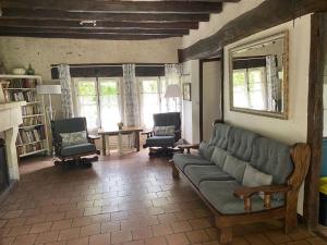 Maisons de vacances Maison Authentique avec Parc, Cheminee et Equipements Modernes au Coeur de la Vallee de la Loire - FR-1-381-468 : photos des chambres