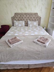 Modern apartment - quiet street