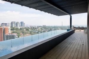 SANTA FE Red Beautiful Apartment!