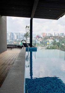 SANTA FE Red Beautiful Apartment!