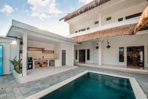 Greek House: Room wDesk and Shared Pool&Kitchen7