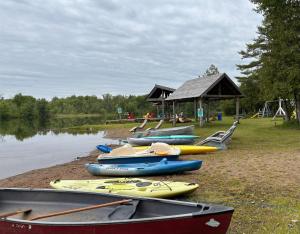 Lakefront Hideaway Resort 10 Total cabins-Lake View, Private Beach