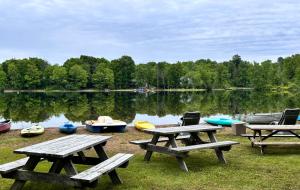 Lakefront Hideaway Resort 10 Total cabins-Lake View, Private Beach