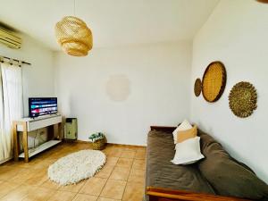 Departamento céntrico con cochera y patio con churrasquera