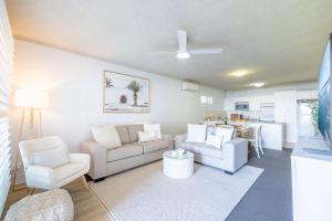 Bella Vista, 8-19 Shoal Bay Rd - views, air con and Wi-Fi