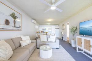 Bella Vista, 8-19 Shoal Bay Rd - views, air con and Wi-Fi