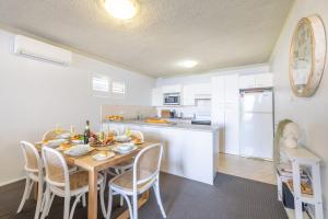 Bella Vista, 8-19 Shoal Bay Rd - views, air con and Wi-Fi