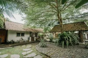 East room at Semadi Living - Darmasaba