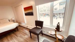 #202 Cozy Mountain View 2 bedrooms in DT