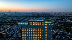 Holiday Inn Shanghai Pudong Kangqiao by IHG - Free shuttle bus to Disney land, Ins Swimming Pool - Yujiaqiao