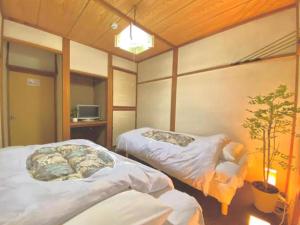Max 28 ppl, 24 beds, 2 futons, BBQ & Darts & Karaoke, 2 parking