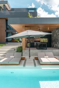 Beyond The Palms - Impressive Brand New 4BR Canggu Villa with Rooftop